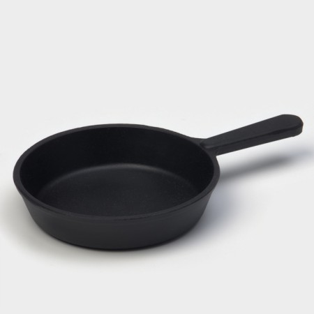 Pan -casting cast iron magma, d = 14.5 cm, h = 3 cm, cast -iron handle