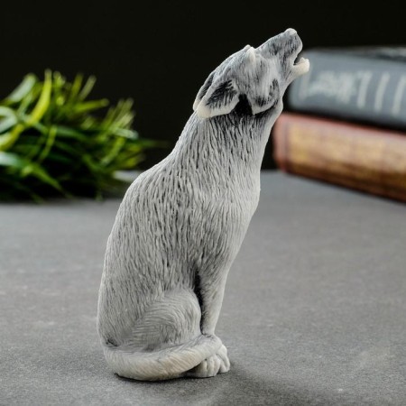 Souvenir "Wolf sitting, howl" 10.2cm