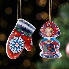 A set of Christmas tree toys 