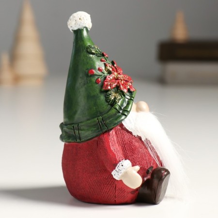 Polystone souvenir "Santa Claus in a cap with poinsettia, with a gift" 8.5x7.5x12 cm-1