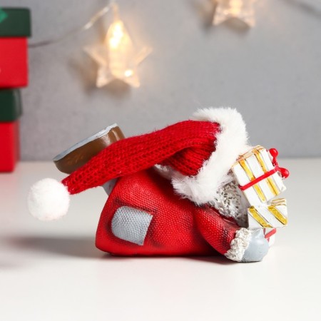 Polystone souvenir "Grandfather Moroz in a red outfit with a curly beard" MIX 10.5x6.5x5.2 cm-5