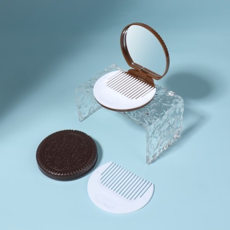 Mirror folding "chocolate miracle", with a comb, d = 6.6 cm, color mix-1