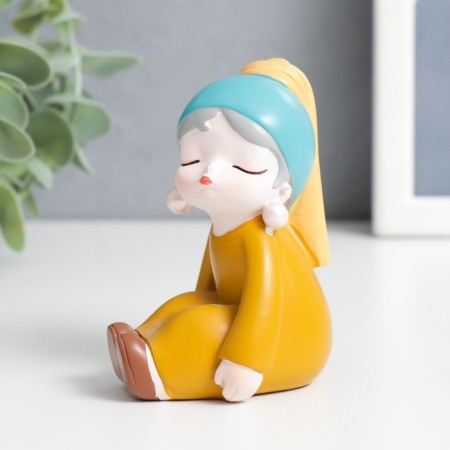 Souvenir Polystone "Baby in a yellow dress with earrings" 6x9.2x5.5cm