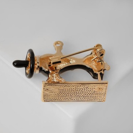 Brooch "Sewing Machine", black color in gold-1