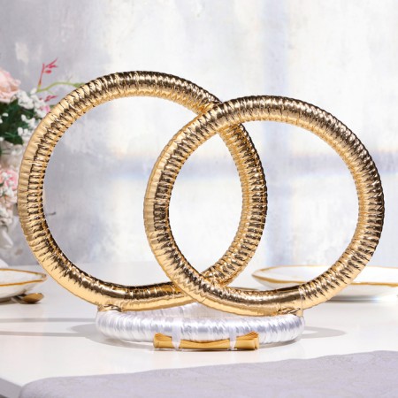 Rings on cars with flowers are small, white-1