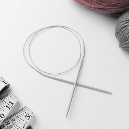 The knitting needles are circular, for knitting, with Teflon coating, with a metal cable, D = 3.5 mm, 14/80 cm-1