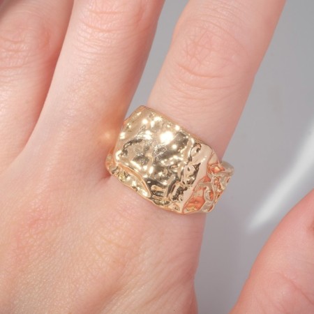 Ring "crumpled lines" square, color gold, dimensionless-2