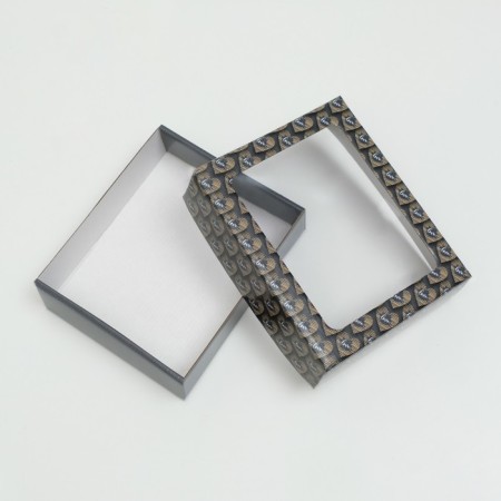 Box cover is a “love”, with a window, 18 x 15 x 5 cm-2