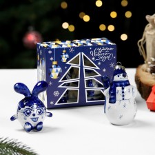 A set of Christmas tree toys 