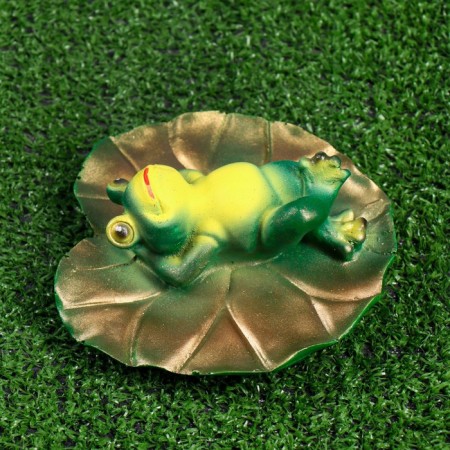Garden figure "Frog on the back" 13x6cm-1