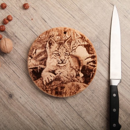 Board from the massif “Lynx”, round, 18 × 18 cm