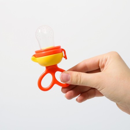 A feeding product with a silicone mesh, a rotating piston, color orange color-6