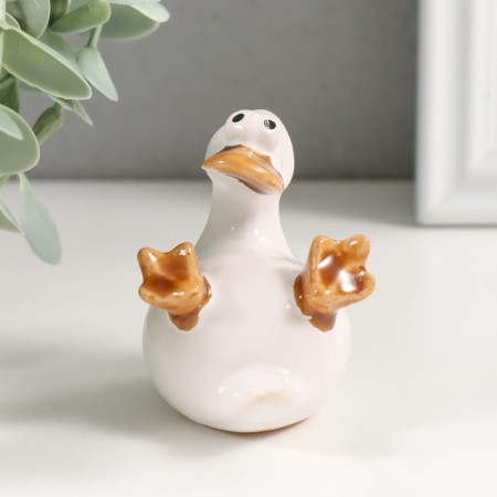Souvenir Ceramics "Duckling with paws up" 4.9x5.9x6.5 cm