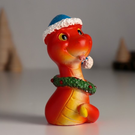 Souvenir Polystone "Snake Red in a blue hat and New Year's wreath" 5x4x8.5 cm-1