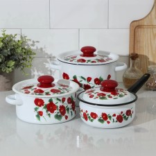 Set of dishes 