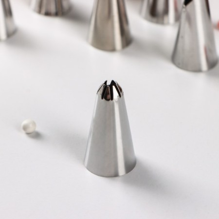 A set of pastry troops, d = 1.6 cm, nozzles 7 pcs, adapter 1 pc, mix nozzles-2