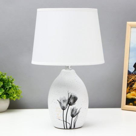 Table lamp "Flowers" 1xe14 40W white 20x20x31 cm.