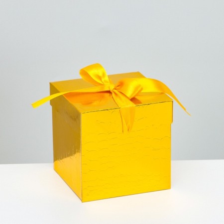 Self -charged gold box 10x10x10 cm