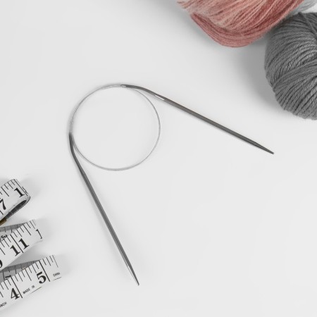 The knitting needles are circular, for knitting, with a metal cable, d = 4 mm, 60 cm-1