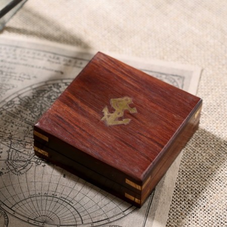 Compass in the "sea" box 9.5x9.5x3.5 cm-2