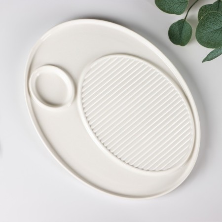 Porcelain dish with a shareholder of a share, 30 × 22.5 cm, white color