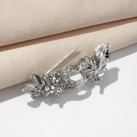 Bulavka "vine", 3 cm, white color in silver-3