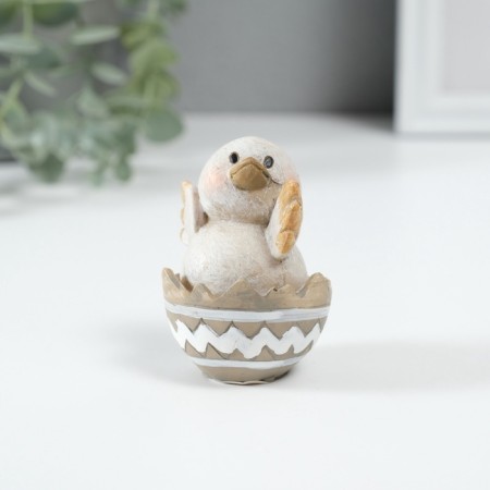 Polystone souvenir "Chicken in a shell" 5x4.5x6.5 cm