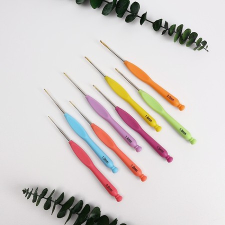 A set of hooks for knitting, with a plastic handle, d = 0.8-2 mm, 8 pcs, color colorful color-1