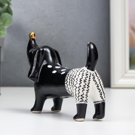 Souvenir Ceramics "Dachshund in shorts" Black 9.3x5.3x13.7 cm-3