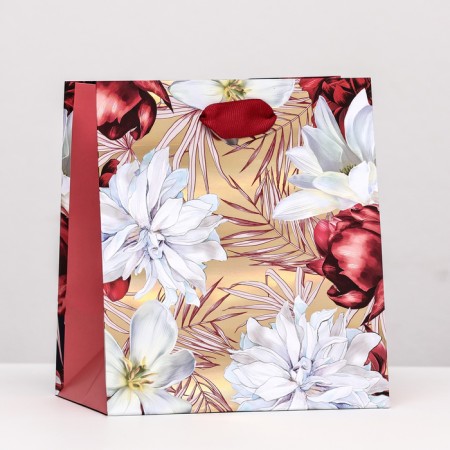 Gift Package "Flowers" Red-White, 15 x 17 x 10 cm
