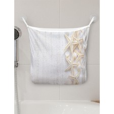 Organizer in a bathtub on the suction cups 