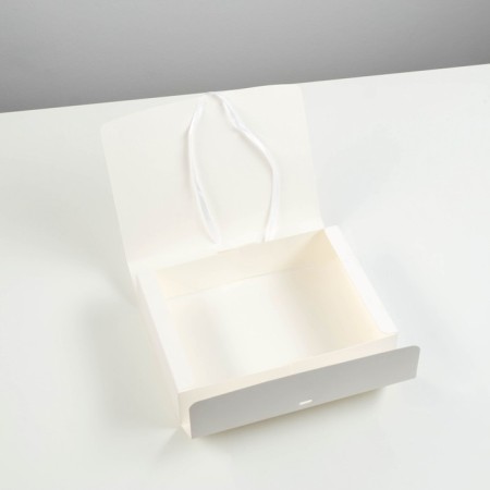 The box is folding, white, 21 x 15 x 5 cm-2