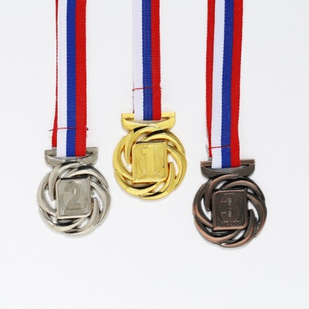 Prize medal 192 diam 4 cm. 1 place. The color of evil. With a ribbon-1