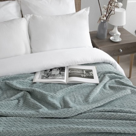The blanket was valid, the size is 220x240 cm, the color is mint-3