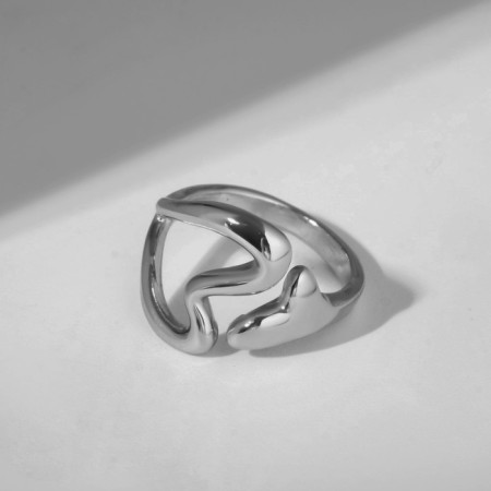 The ring was “minimal” the heart, the color is silver, dimensionless-2