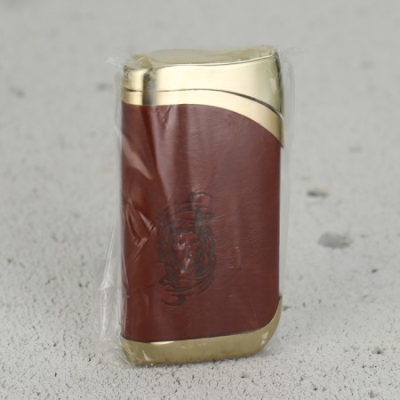 Gas lighter "Leo", 6.7 x 3.3 cm.-6