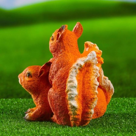 Garden figure "Squirrels of a couple with a nut" 18x18x20cm-2