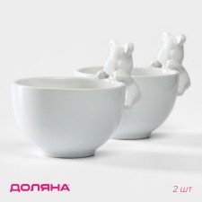 A set of salad bowls of ceramic shares 
