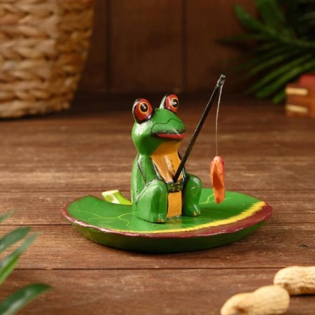 Souvenir "Frog on the sheet" wood 10x9x10 cm
