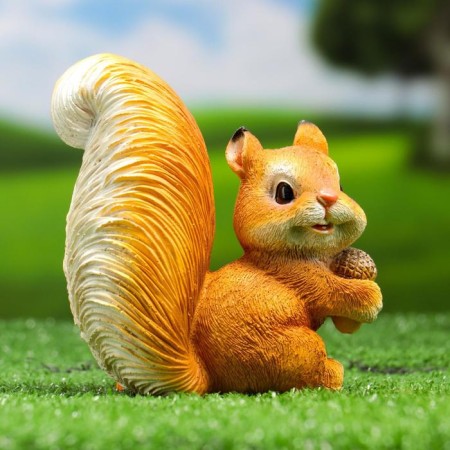 Garden figure "Squirrel with acorns" 13x9x14cm
