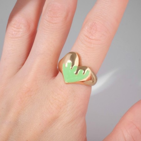 Ring "Heart" fluid, green color in gold, dimensionless-2