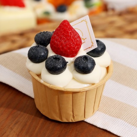 Mulyage - Magnet "Muffin with Strawberry" 6x6x8cm