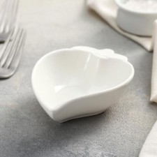 Strawberry saucer, 10.5 × 7.7 × 3 cm