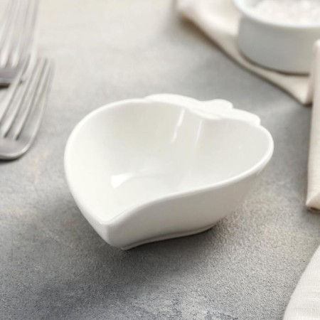 Strawberry saucer, 10.5 × 7.7 × 3 cm