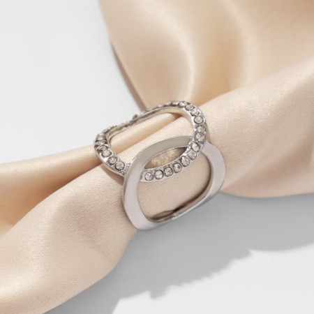 The coupling "openwork" is large, the color is white in silver-2