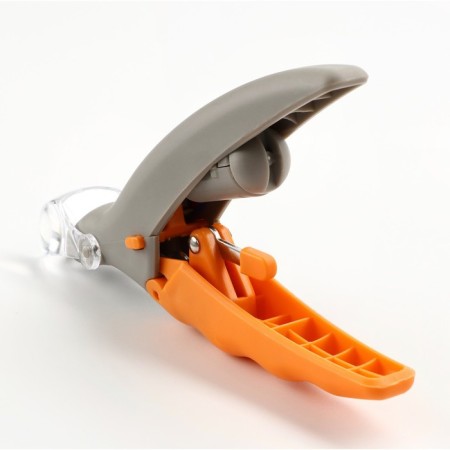 Animal claws, with LED flashlight and a claw container, batteries, gray-yellow-5