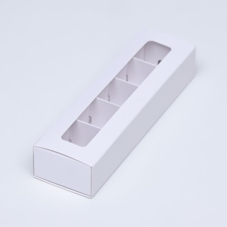 Box for 5 sweets with a shell, with a window, with thin dividers, white 21x5x3.3 cm
