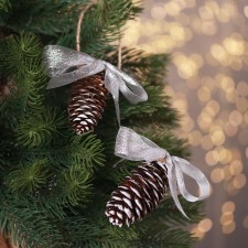 Decorative decoration with a suspension of 