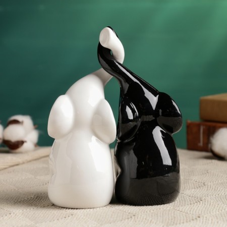 Figure "A couple of elephants" black/white, 7x12x16cm-2