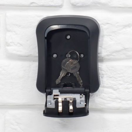 The keybox is wall -mounted with the “Watchman” code castle, 12 x 9.6 x 4 cm.-2